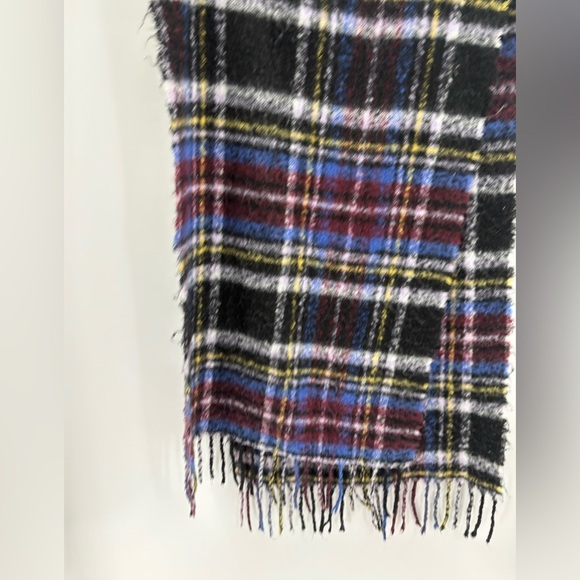 Urban Outfitters Women’s Fuzzy Purple Plaid Winter Layering Polyester Scarf - Picture 10 of 12